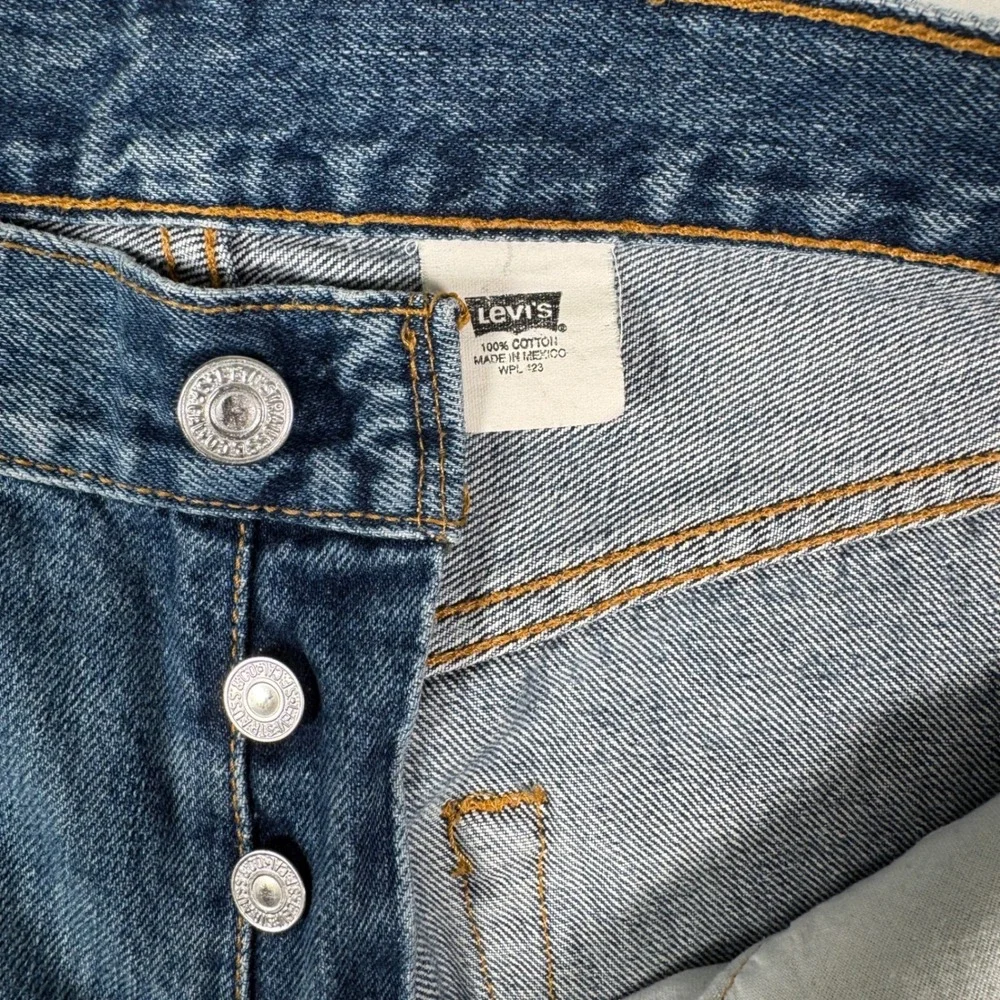 Vintage Y2K Levi's 501 Men's Jeans 32x30 Button Fly Made in Mexico